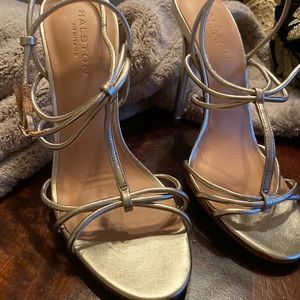 HALSTON Heritage Gorgeous Gold Strapped Heels! Worn twice size 8.5